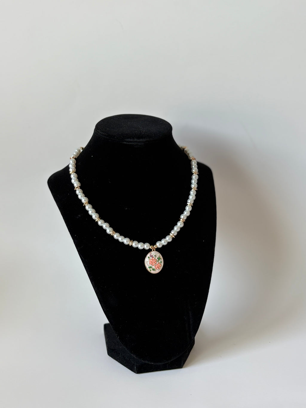 The Margaux – Vintage Bloom Pearl Necklace